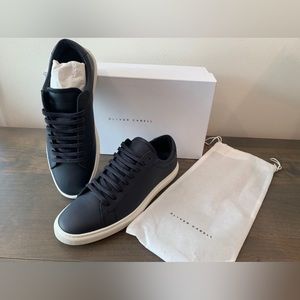 Designer shoe: Oliver Cabell
Size: 42 Men’s (US size 9)
Color: Navy blue